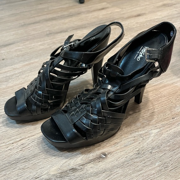 Black Strappy Heels Size 8.5. Used Condition. - Picture 7 of 7